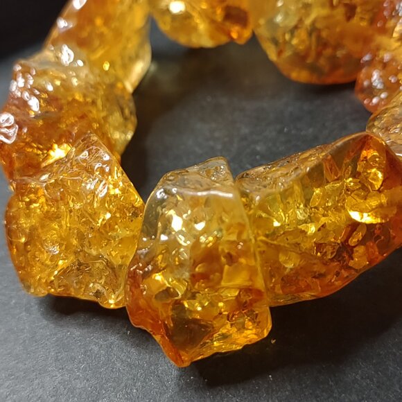 Very Cool Amber Colored Stretch Bracelet - Picture 1 of 6